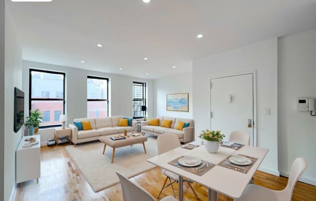 372 MANHATTAN AVE