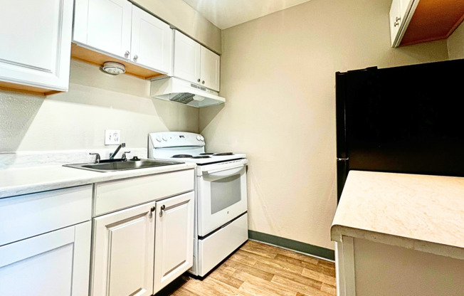 Studio, 1 bath, 400 sqft, $700, Unit Unit 71