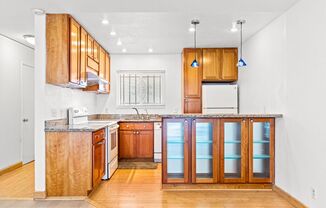 Lake Merritt Living: 1 Bed Condo with Balcony Pool View & SF Commute!