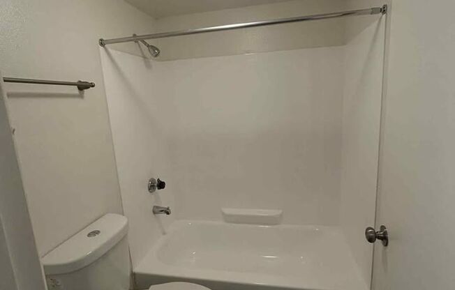 2 beds, 1 bath, 761 sqft, $1,150, Unit 208
