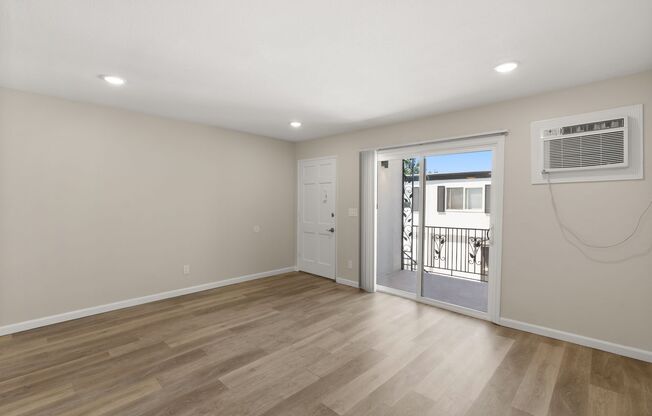 2 beds, 2 baths, 950 sqft, $2,500, Unit 202