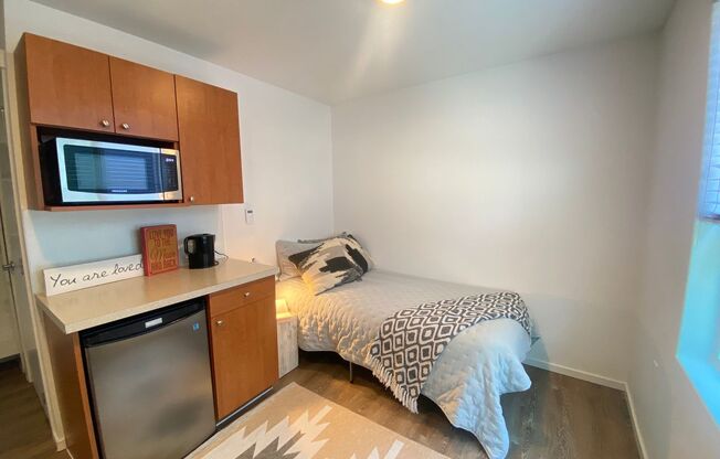 Studio, 1 bath, 175 sqft, $1,280, Unit 4413