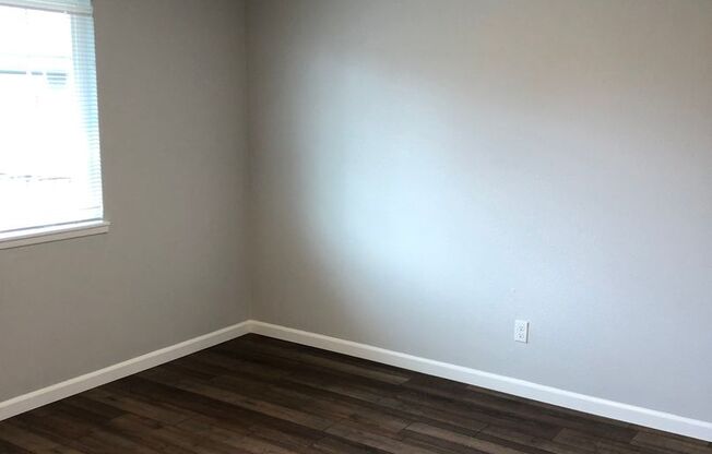 2 beds, 1 bath, 945 sqft, $1,575, Unit 085