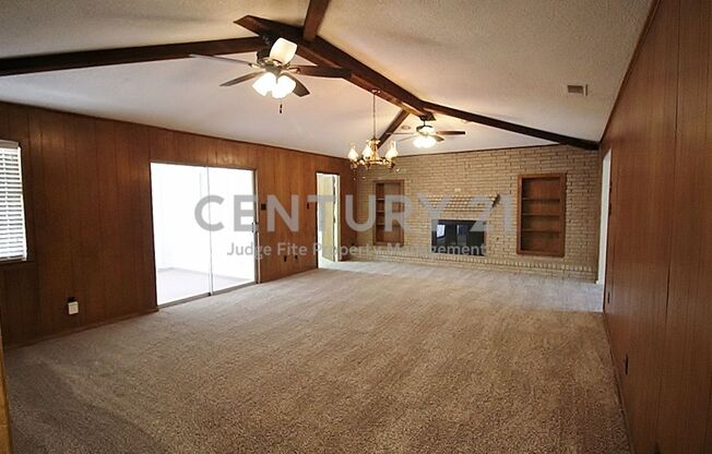 Spacious 3/2/2 with Sunroom in Duncanville For Rent!