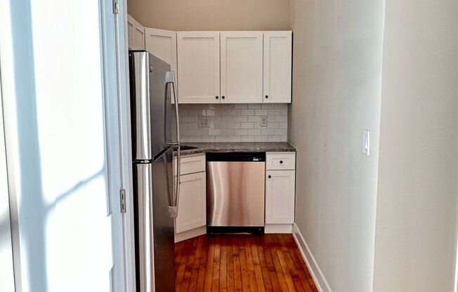 Studio, 1 bath, 411 sqft, $1,095, Unit #28