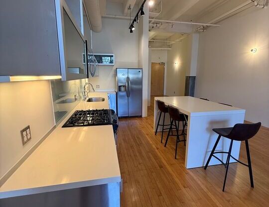 1 bed, 1 bath, 980 sqft, $3,400, Unit 114