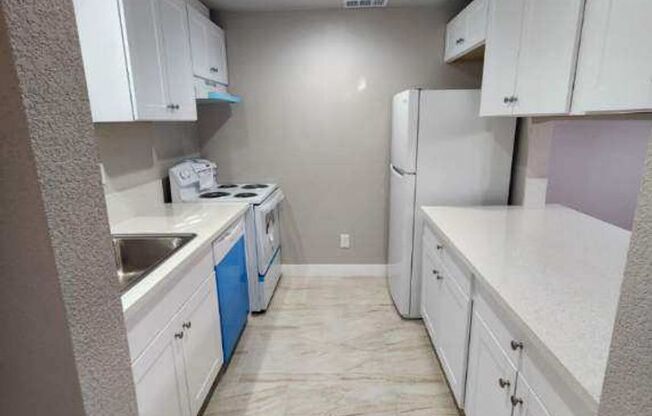 2 beds, 1 bath, 920 sqft, $1,799, Unit 17