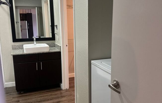 1 bed, 1 bath, 637 sqft, $1,150, Unit 117