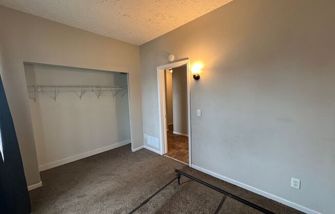 2 beds, 1 bath, $1,000, Unit A423-1