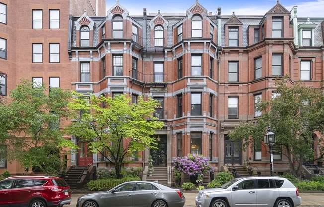 296 COMMONWEALTH AVE
