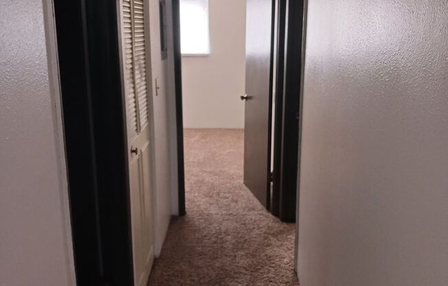 2 beds, 1 bath, 780 sqft, $1,000, Unit H5