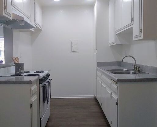 1 bed, 1 bath, 644 sqft, $2,125, Unit 22