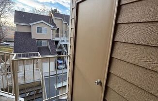 2 beds, 1 bath, $2,200, Unit # #F