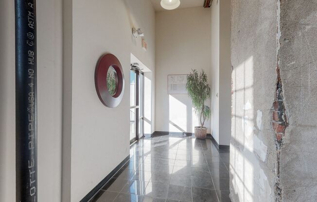 1 bed, 1 bath, 694 sqft, $1,300, Unit 102