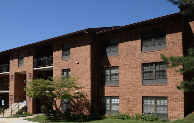 Ivy Hall Apartments exterior