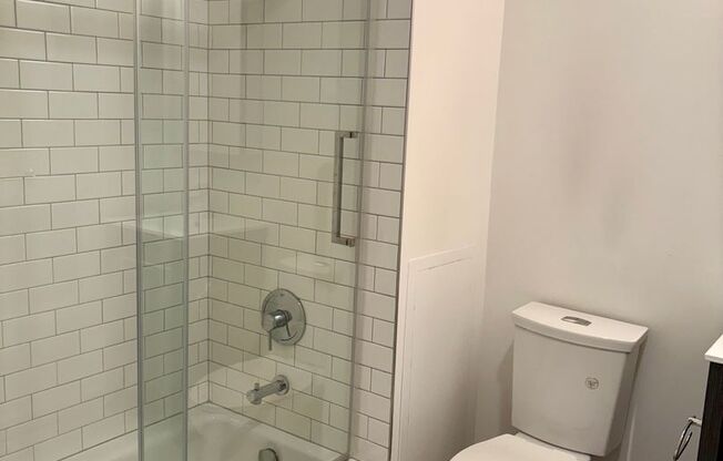 2 beds, 2 baths, $1,595, Unit 401