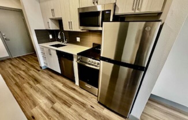 Studio, 1 bath, 322 sqft, $1,290, Unit 410