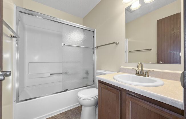 1 bed, 1 bath, 640 sqft, $900, Unit VC-524