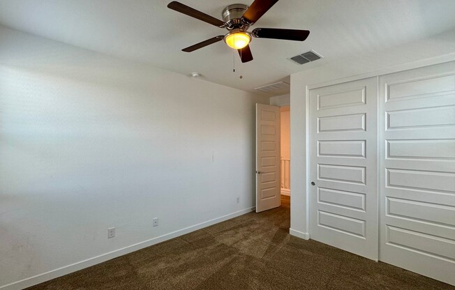 1068 E SABINO DR