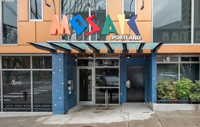 ONE FREE MONTH - Downtown Studio w/gas fireplace/Juliette balcony/additional storage (Portland State University/OHSU)