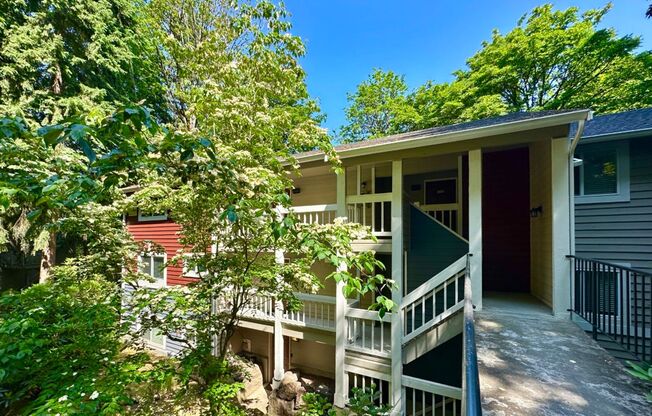 2Bd/2Ba Bellevue Condo