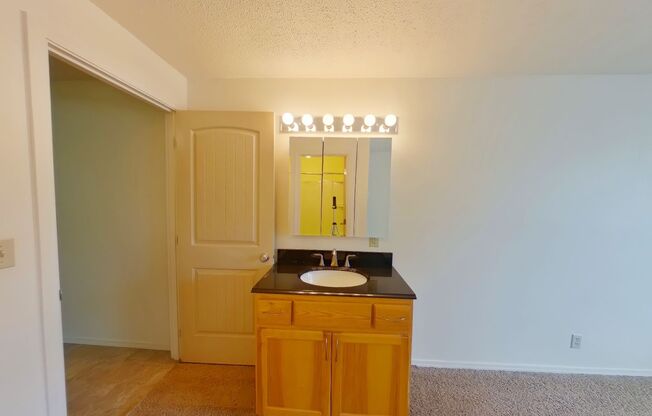 1 bed, 1 bath, $1,100, Unit 8