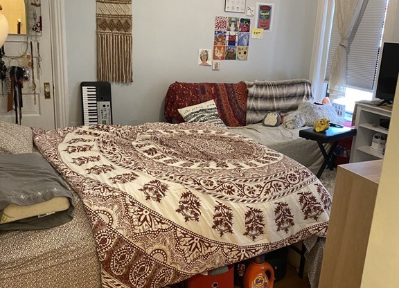 Studio, 1 bath, 319 sqft, $2,400, Unit 47
