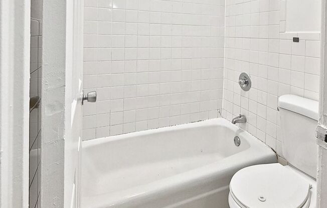 1 bed, 1 bath, $1,695, Unit 1111H-301