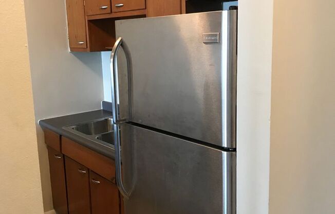 Studio, 1 bath, 470 sqft, $1,045, Unit 306