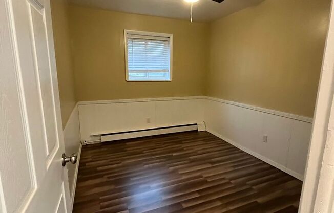 2 beds, 1 bath, $1,020, Unit 101