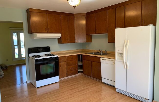 3 beds, 1 bath, $1,365