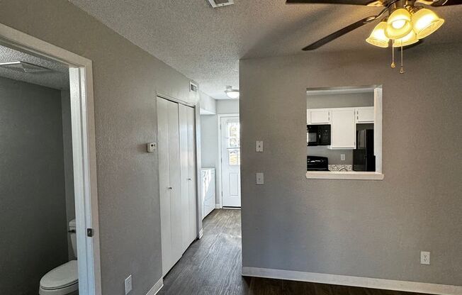 2 beds, 1.5 baths, 916 sqft, $1,090, Unit 10018-1