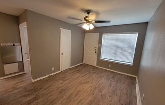 2 beds, 1 bath, $925, Unit 501