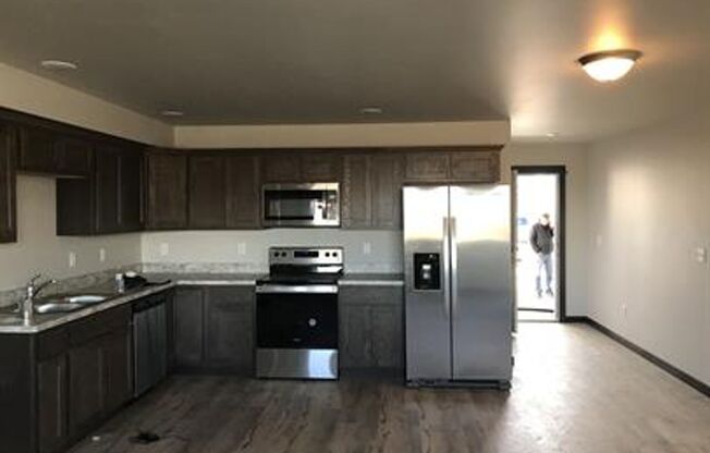 3 beds, 2.5 baths, 1,300 sqft, $2,300, Unit C