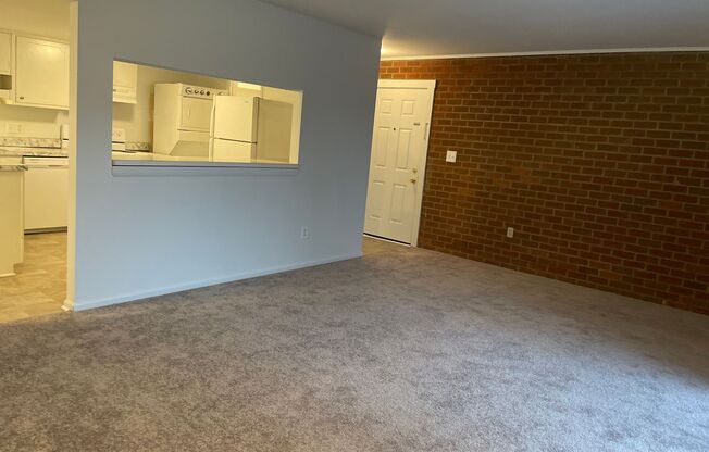 2 beds, 1 bath, 925 sqft, $1,095, Unit 42