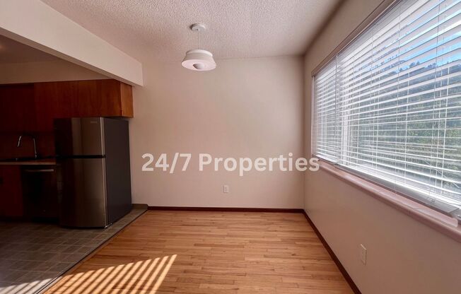 2 beds, 1 bath, $1,370, Unit 04