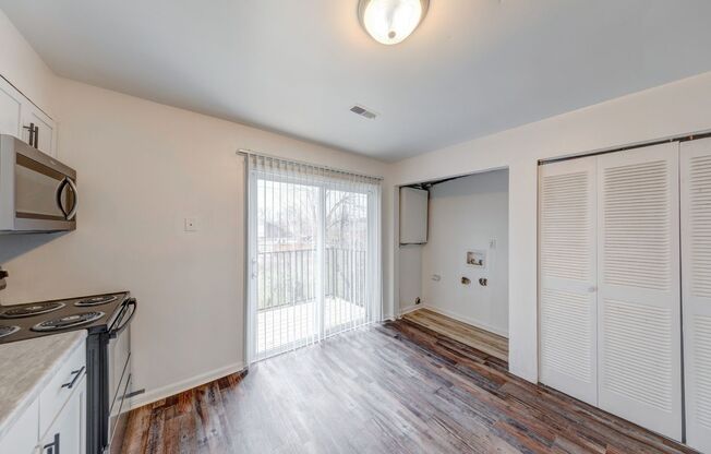 2 beds, 1 bath, 800 sqft, $1,199, Unit 8669F