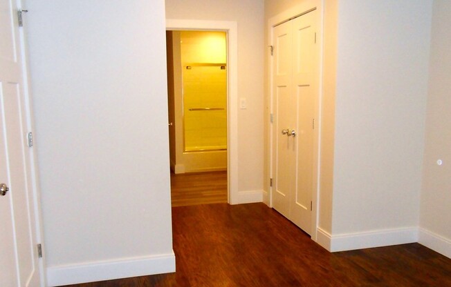 2 beds, 2 baths, 1,000 sqft, $3,300, Unit 4