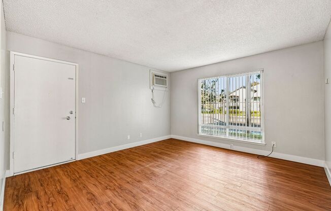 2 beds, 1 bath, 916 sqft, $1,495, Unit 15