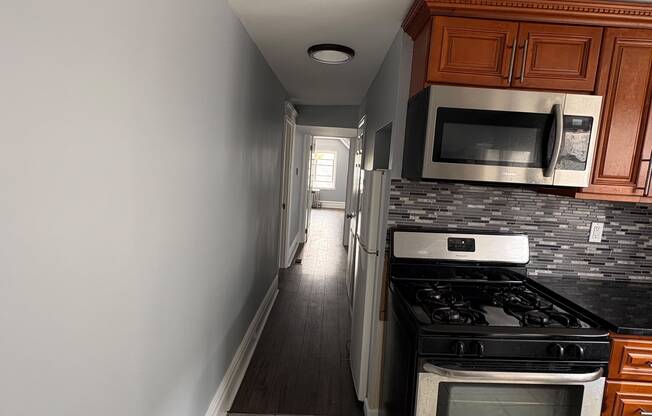 352 S 10 AVE