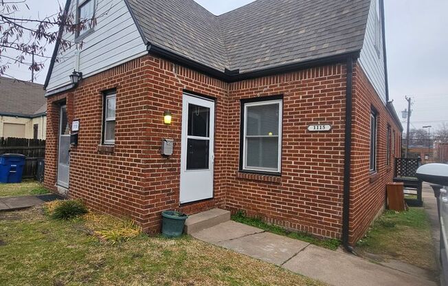 2 beds, 1 bath, 1,200 sqft, $1,250, Unit 1115 S Gary Pl
