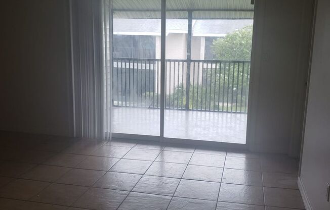 3 beds, 2 baths, $1,900, Unit Apt. C