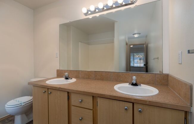 4 beds, 2.5 baths, 1,545 sqft, $2,395, Unit J8