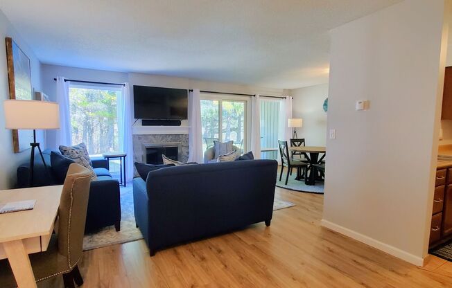 For Rent: Beautiful 2 Bedroom, 2 Bathroom Condo at Hilltop Condos