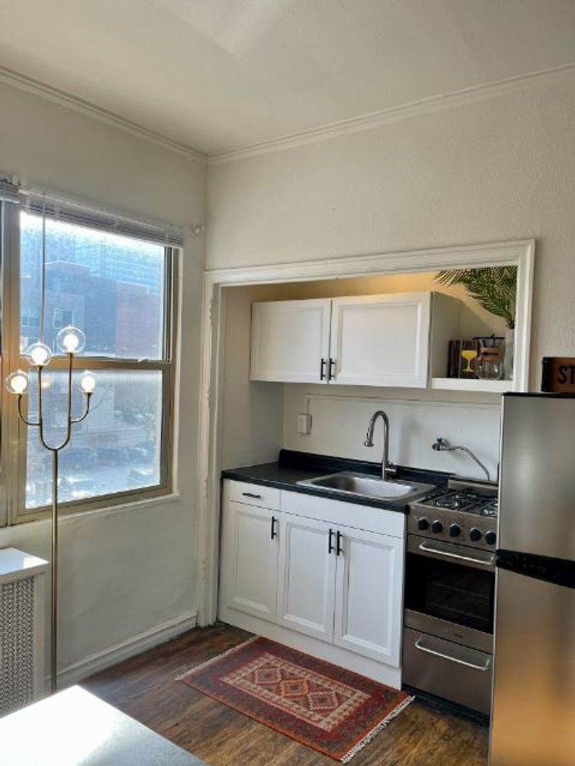 Devonshire Apartments in Downtown Indianapolis