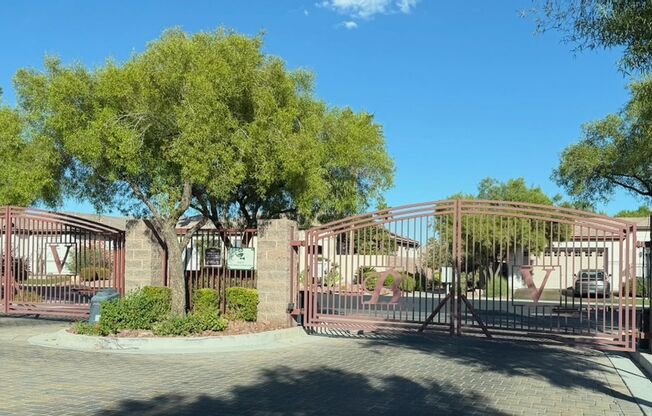 Beautiful Single-Story w/ Pool&Spa in Heart of Summerlin!