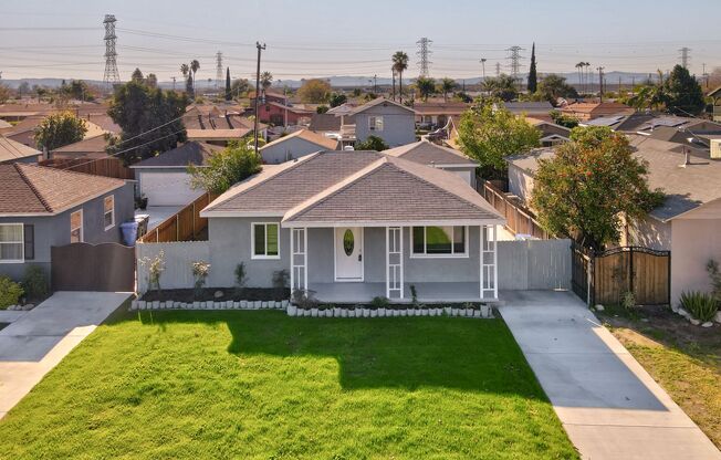 Single Family Home in Quiet Neighborhood.