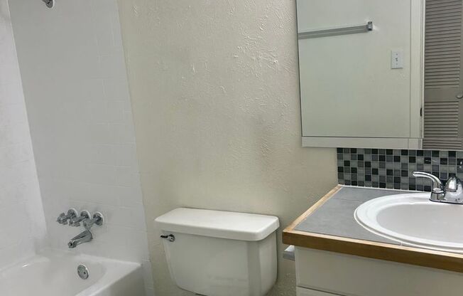 1 bed, 1 bath, 660 sqft, $1,350, Unit OPA-142