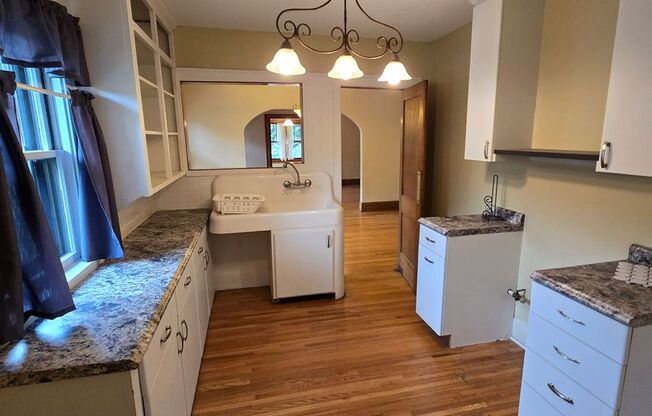 2 beds, 1 bath, 1,530 sqft, $1,125