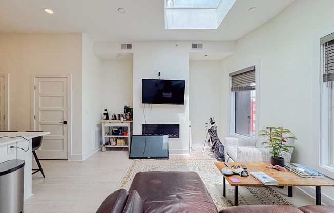 231 MAVERICK ST